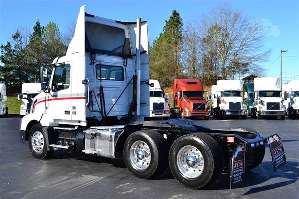 2015 VOLVO VNL64T300 **14 Available Units** for sale in Carrollton, GA – photo 4