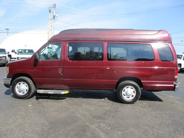 HANDICAP VAN ONLY 23K MILES! FORD, WHEEL CHAIR LIFT for sale in Spencerport, NY – photo 4