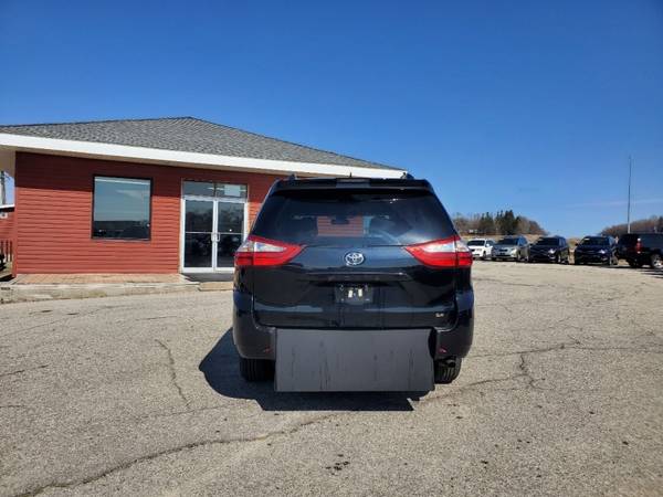 Handicap Wheelchair conversion 2018 Toyota Sienna LE Mobility - cars... for sale in Zumbrota, SD – photo 5