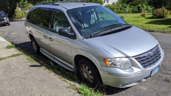2007 Chrysler Town and Country Fully Handicap Equipped - cars & for sale in Danbury, NY – photo 3