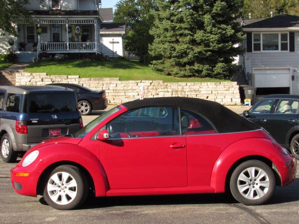 ***2010 VOLKSWAGEN NEW BEETLE 2.5L COVERTIBLE**HEATED LEATHER**28 MPG* for sale in Stoughton, WI – photo 3