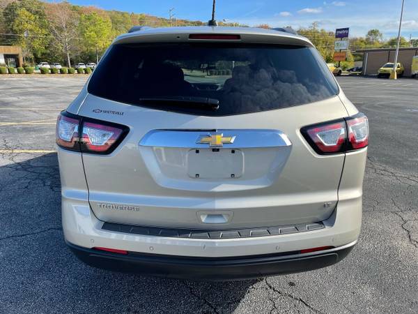 2017 Chevy Chevrolet Traverse LT 4dr SUV w/1LT suv Champagne - cars for sale in Fayetteville, AR – photo 7