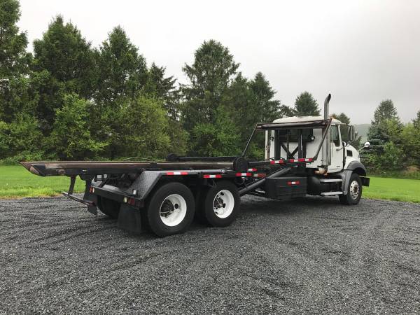 2006 Mack Granite with 60,000 lb. Galbreath roll off hoist and Pioneer for sale in Glenmoore, PA – photo 4