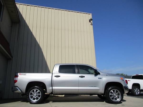 LIFTED 2016 TOYOTA TUNDRA SR5 SILVER 5.7L V8 4X4 CREWMAX *CLEAN L@@K for sale in KERNERSVILLE, NC – photo 2