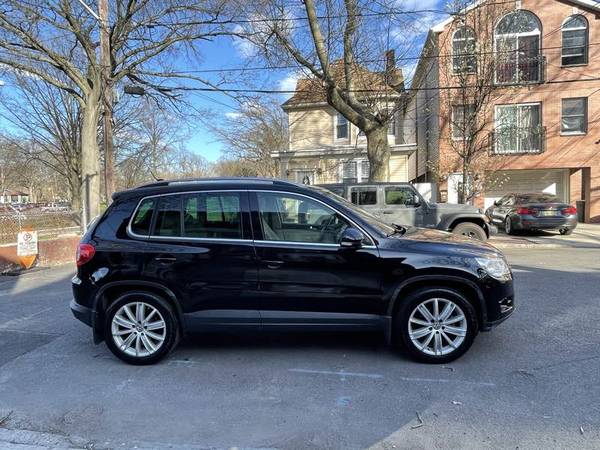 2011 VW Volkswagen Tiguan SE 4Motion wSunroof and Navi suv Alpine for sale in Jersey City, NJ – photo 8