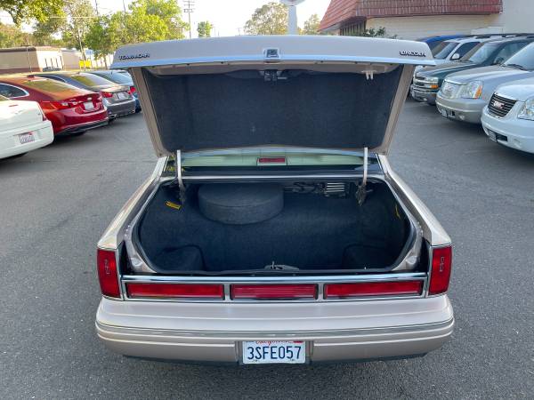 1997 Lincoln Town Car Signature Sedan 1 OWNER/CLEAN CARFAX for sale in Citrus Heights, CA – photo 9