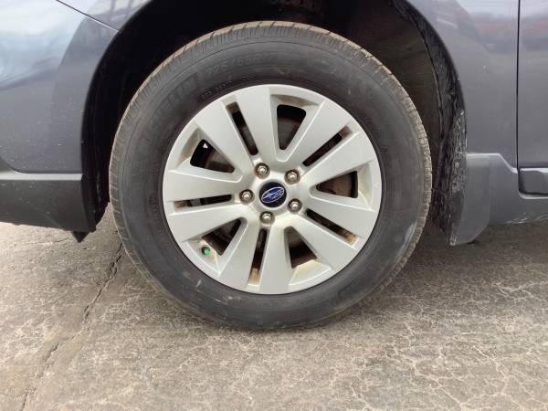 Clean! 2015 Subaru Outback 2.5i Premium! AWD! Finance Guaranteed! -... for sale in Ortonville, MI – photo 9