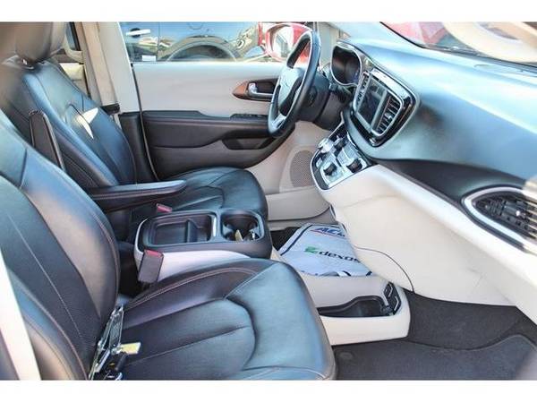 2018 Chrysler Pacifica Touring L - mini-van for sale in Bartlesville, OK – photo 15