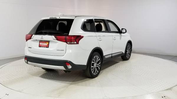 2017 *Mitsubishi* *Outlander* *ES S-AWC* Diamond Whi - cars & trucks... for sale in Jersey City, NY – photo 5
