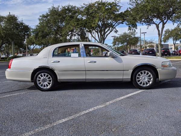 2007 Lincoln Town Car Signature SKU:7Y601550 Sedan - cars & trucks -... for sale in Clearwater, FL – photo 4