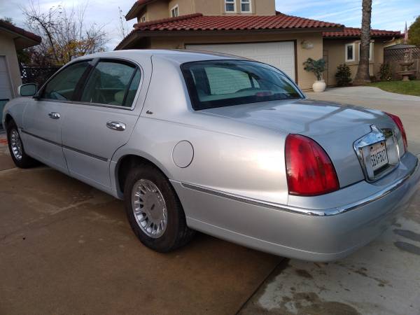 1998 Lincoln Town Car Cartier - cars & trucks - by owner - vehicle... for sale in Paso robles , CA