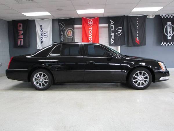 2010 Cadillac DTS *Luxury* *Guaranteed Approval* - cars & trucks -... for sale in East Dundee, WI – photo 12