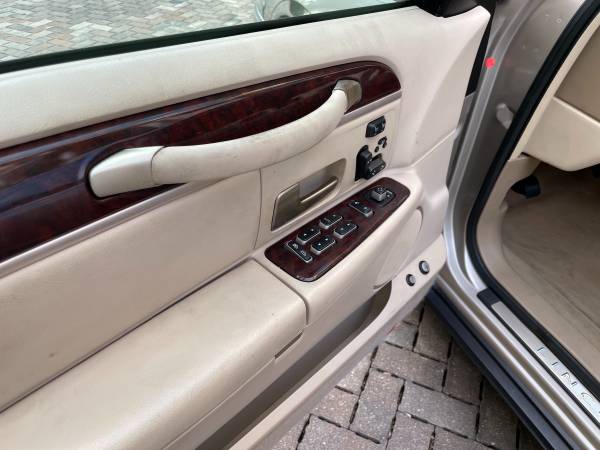 79, 000 Miles 2008 Lincoln Town Car Showroom Condition Garage Kept for sale in Naples, FL – photo 10