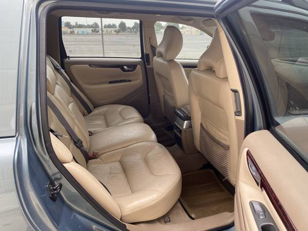 2002 Volvo V70 XC. LOW MILES!! EXTREMELY CLEAN!! - cars & trucks -... for sale in Arleta, CA – photo 17