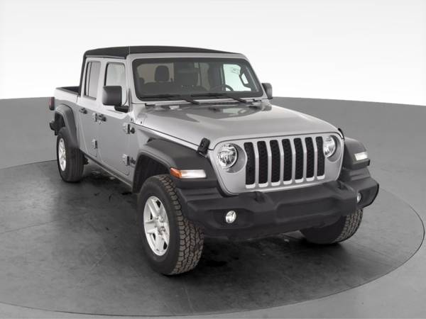2020 Jeep Gladiator Sport Pickup 4D 5 ft pickup Gray - FINANCE... for sale in Chicago, IL – photo 16