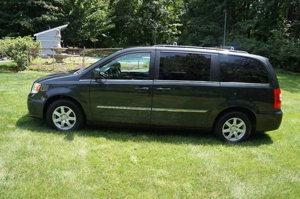 GUARANTEED CREDIT APPROVAL* 2012 Chrysler Town and Country Touring 4d for sale in Highland, NY – photo 2