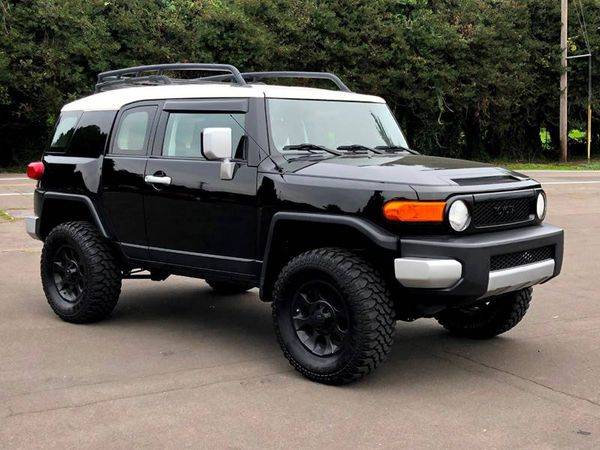 2010 Toyota FJ Cruiser Base 4x4 4dr SUV 5A - NEW INVENTORY SALE!! for sale in Gladstone, OR – photo 2