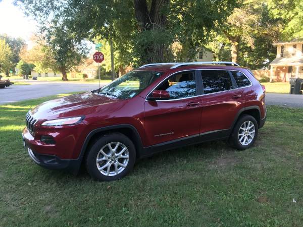 2017 JEEP CHEROKEE LATITUDE SUV! LOW MILES! ONE OWNER! GARAGE KEPT!! - for sale in Little Rock, AR