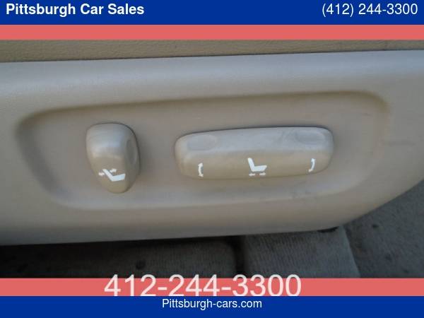 2005 Toyota Camry 4dr Sdn XLE Auto with 2 4L DOHC SEFI VVTi 16-valve for sale in Pittsburgh, PA – photo 21