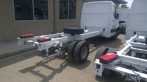 2019 Mercedes Sprinter Truck chassis for 14ft box van like NEW for sale in Los Angeles, CA – photo 4