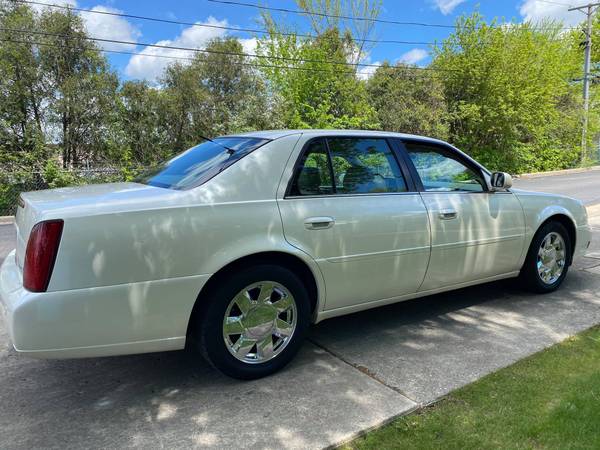 sharp 2001 Cadillac dts SUPER CLEAN NO RUST (pearl white) - cars & for sale in Wauconda, WI – photo 6