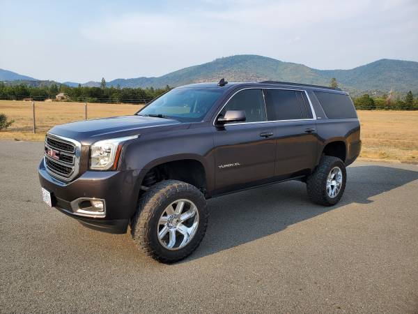 2016 GMC Yukon XL SLT**Excellent Condition**Lifted**Adult Owned** -... for sale in Grants Pass, OR – photo 2