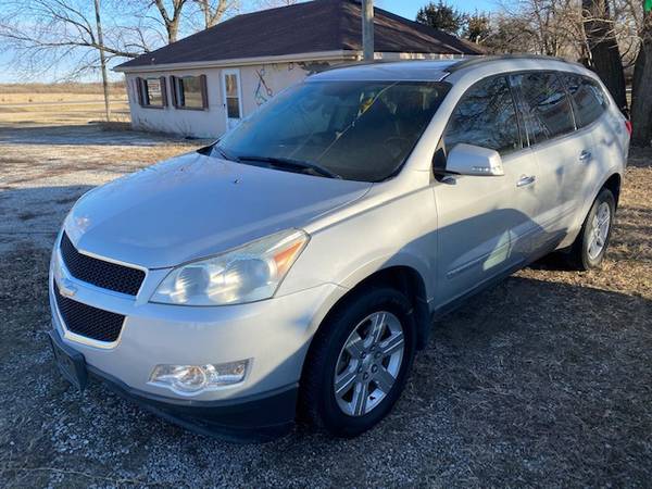 2009 Chevy Traverse LT/Third row seat/Auto - cars & for sale in Augusta, KS – photo 9