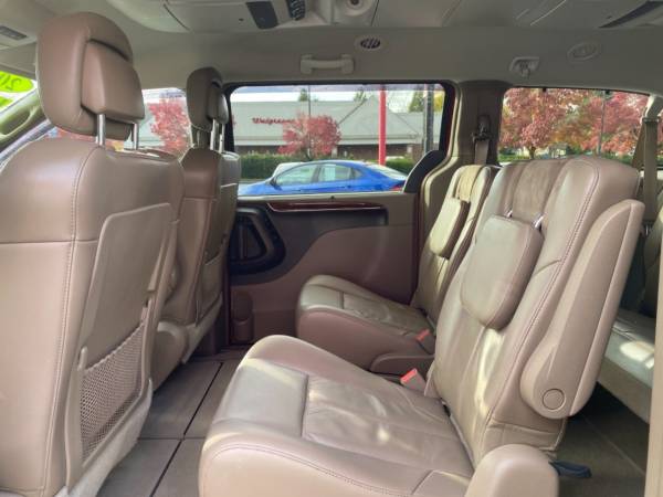 2011 CHRYSLER TOWN & COUNTRY LIMITED MINIVAN 4D Minivan - cars &... for sale in Portland, OR – photo 10