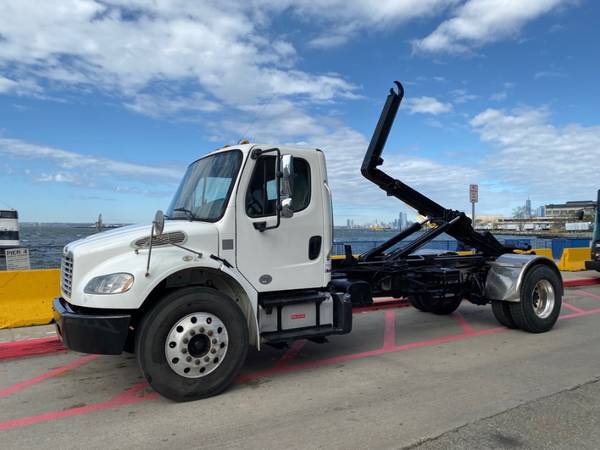 2014 FREIGHTLINER M2 HOOKLIFT NON CDL AUTOMATIC CUMMINS ENGIN-brooklyn for sale in STATEN ISLAND, NY
