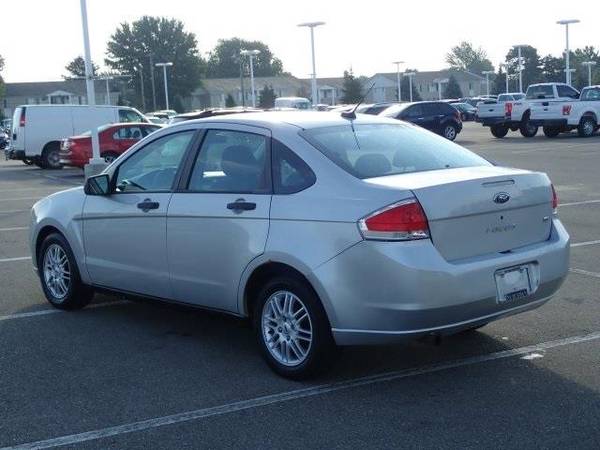 2009 Ford Focus sedan SE (Brilliant Silver Clearcoat for sale in Sterling Heights, MI – photo 6