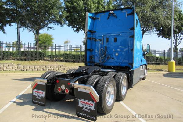 2017 *FREIGHTLINER* *Cascadia* *CA125SLP* Blue Deliv - cars & trucks... for sale in Dallas, TX – photo 5