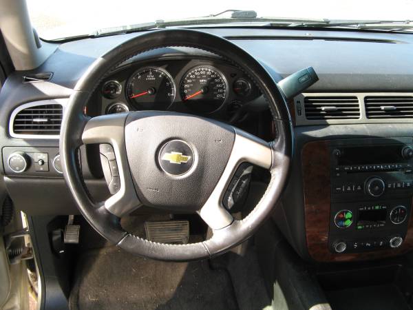 2013 Chevrolet, Tahoe LT, 4x4 ZERO RUST! - - by for sale in mosinee, WI – photo 10
