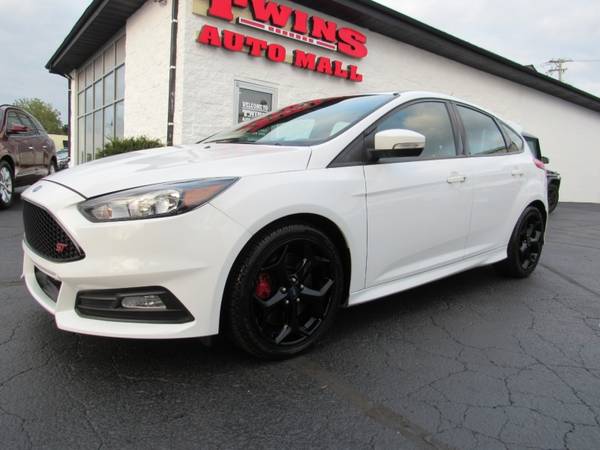 2017 Ford Focus ST Hatch - cars & trucks - by dealer - vehicle... for sale in Rockford, IL – photo 4
