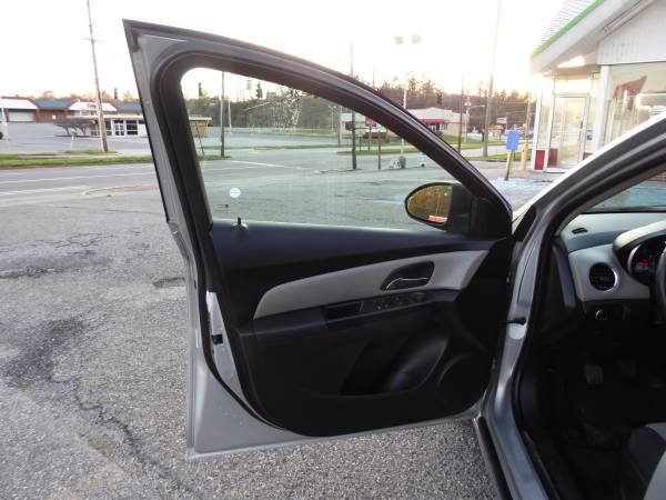 2013 Chevrolet Cruze Manual RUNS NICE 90DAYS WRNTY CLEAN for sale in Roanoke, VA – photo 9