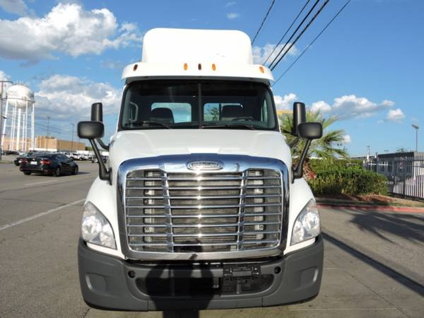 2011 FREIGHTLINER CASCADIA DAYCAB DD13 with for sale in Grand Prairie, TX – photo 14