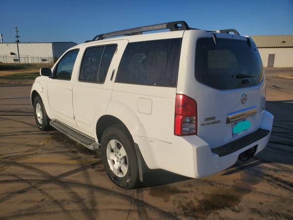 2005 Nissan Pathfinder SE - cars & trucks - by owner - vehicle... for sale in Wichita, KS – photo 2