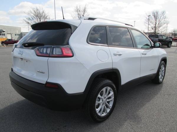 2021 Jeep Cherokee Latitude suv Bright White Clearcoat - cars & for sale in Bentonville, AR – photo 5