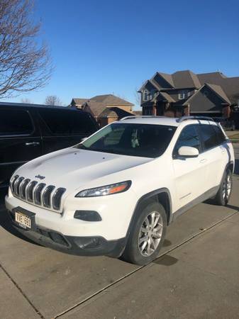 2018 Jeep Cherokee Limited, Loaded, White, 30 MPG - cars & trucks -... for sale in Omaha, NE – photo 3