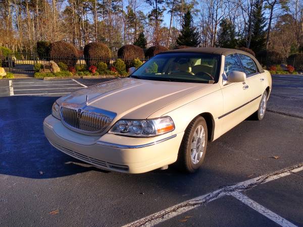 2003 Lincoln Town Car - cars & trucks - by owner - vehicle... for sale in Hot Springs Village, AR – photo 3