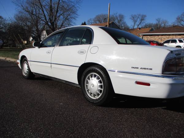 1998 BUICK PARK AVENUE! CLEAN! 1 OWNER ! LOW MILES! - cars & trucks... for sale in Pekin, IL – photo 2