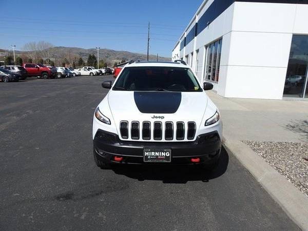2018 Jeep Cherokee Trailhawk suv Bright White Clearcoat - cars & for sale in Pocatello, ID – photo 2