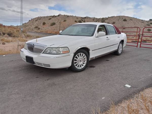 2003 Lincoln Town Car - cars & trucks - by owner - vehicle... for sale in Algodones, NM