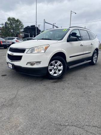 2011 Chevrolet Traverse - Financing Available! - cars & trucks - by... for sale in Rochester , NY – photo 4