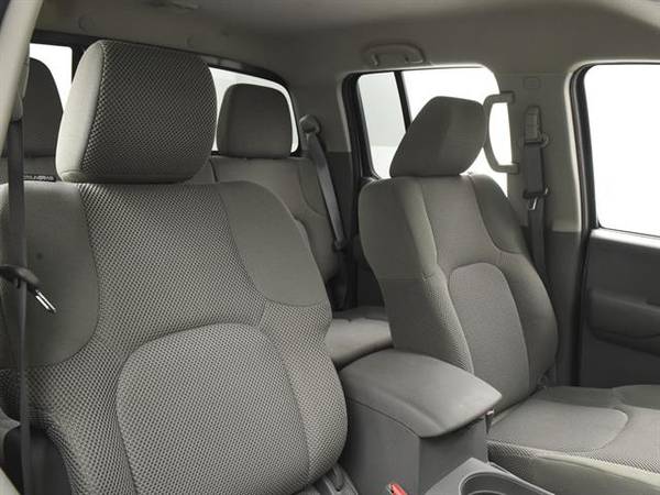 2014 Nissan Frontier Crew Cab SV Pickup 4D 5 ft pickup WHITE - FINANCE for sale in Downey, CA – photo 5
