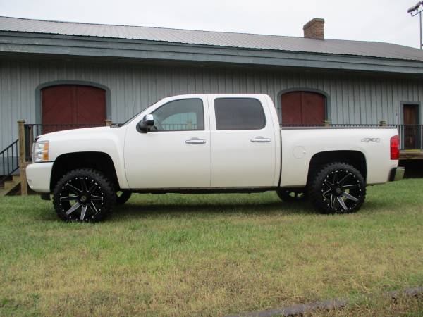 4.5" LIFTED 2012 CHEVY LTZ CREW 20X12 33X12.50 *STANCED *LEATHER CHEAP for sale in KERNERSVILLE, NC – photo 9