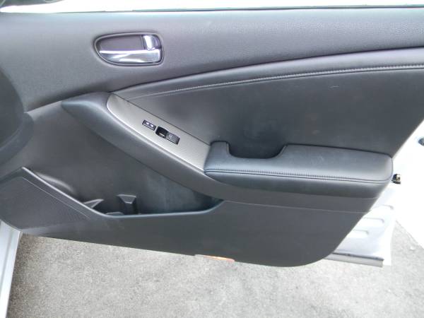 2008 Nissan Altima Hybrid --- leather -navigation - backup camera for sale in Costa Mesa, CA – photo 16