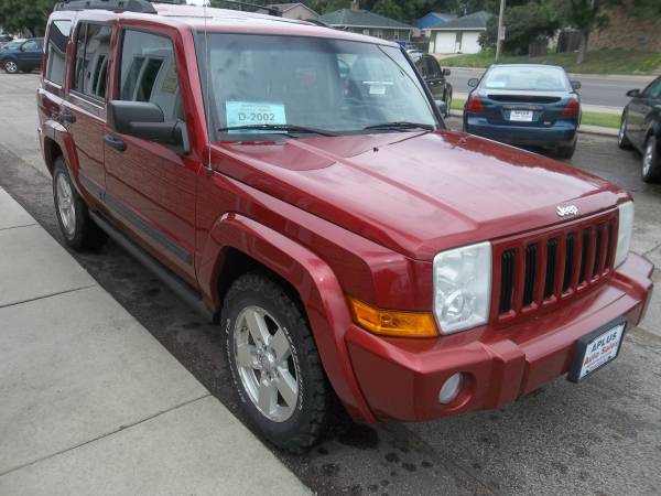 2006 Jeep Commander 4x4 - cars & trucks - by dealer - vehicle... for sale in Sioux Falls, SD – photo 2
