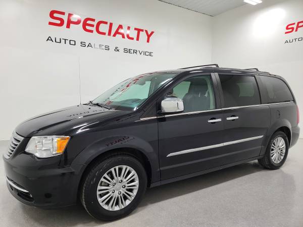 2015 Chrysler Town & Country Touring-L! Htd Seats! Backup Cam! DVD!... for sale in Suamico, WI – photo 2