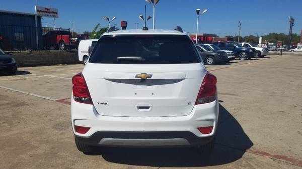 2017 Chevrolet Trax FWD 4dr LT WE FINANCE - cars & trucks - by... for sale in Lewisville, TX – photo 4