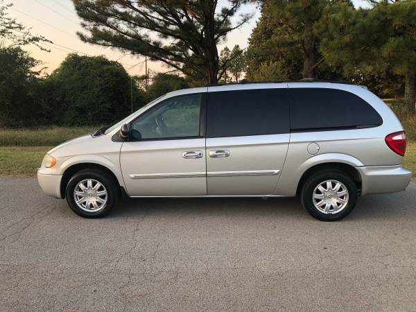 FOR SALE 2005 CHRYSLER TOWN AND COUNTRY for sale in Huntsville, AL – photo 2
